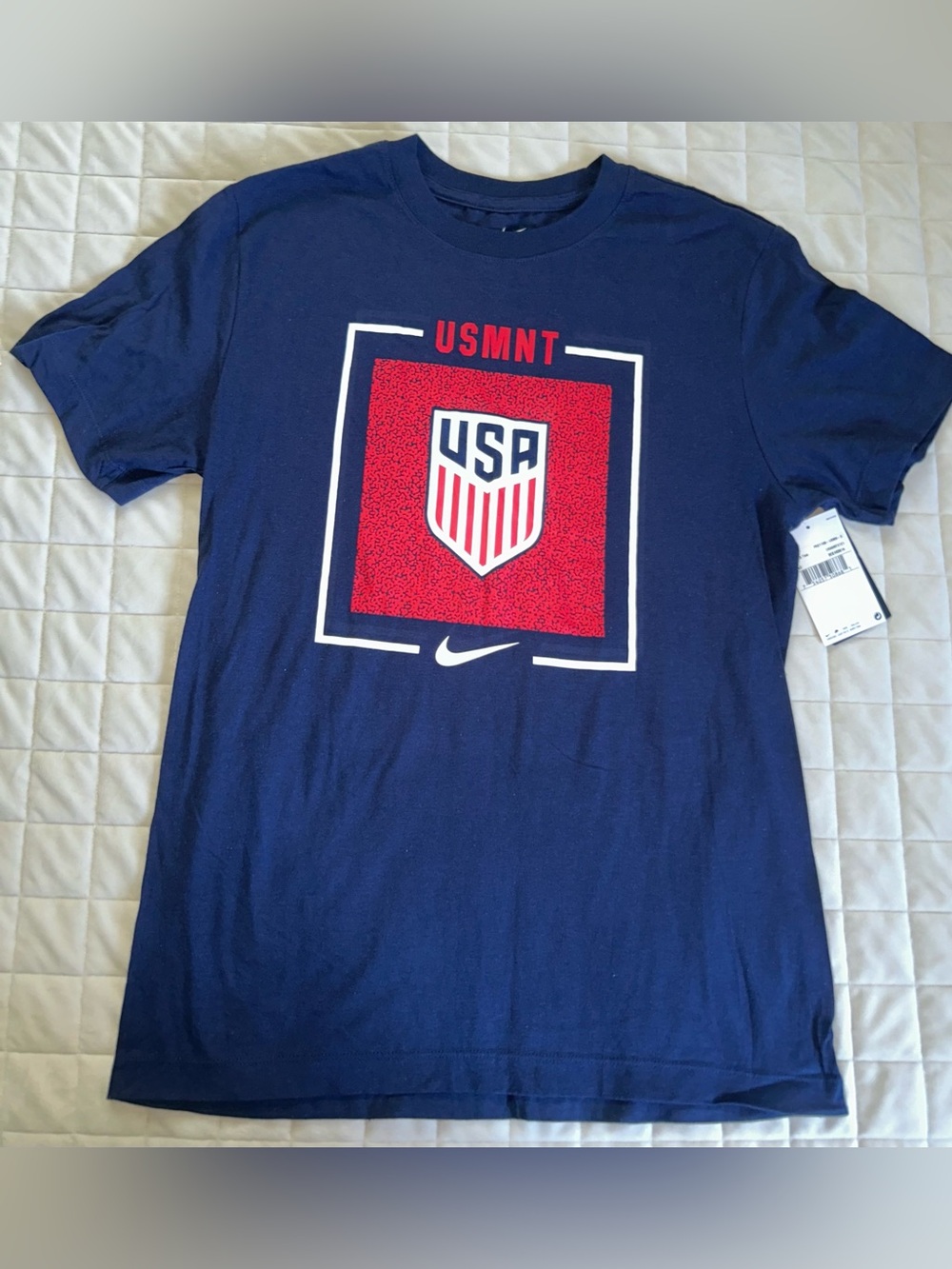 New Team USA USMNT Soccer Crest Navy Blue Nike Athletic Cut T-Shirt Mens Small